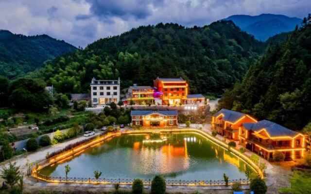 Yueqixi·Small Village Homestay (Tiantangzhai Scenic)