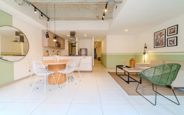 Panoramic 3 BR w Balcony in Laureles Medell n