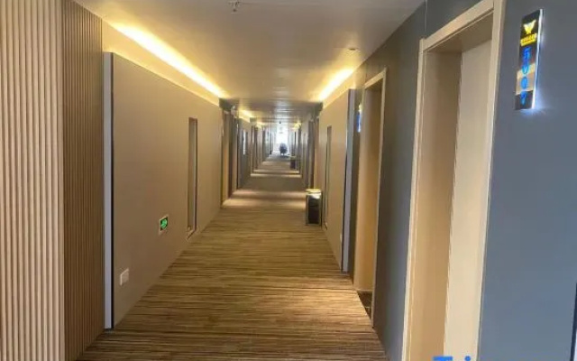 Wanjia Zhenxuan Hotel (long distance bus station)