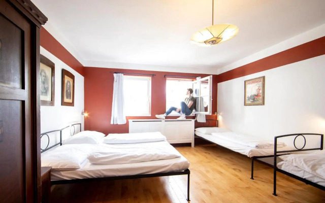 Sir Toby's Hostel