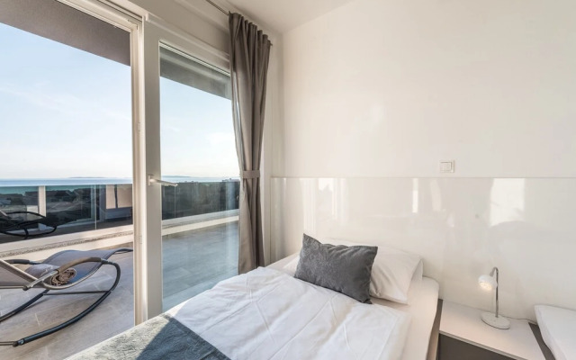 Villa Magnifica Penthouse with Jacuzzi