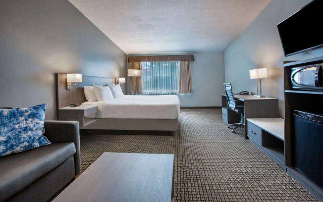 Days Inn & Suites by Wyndham Moncton