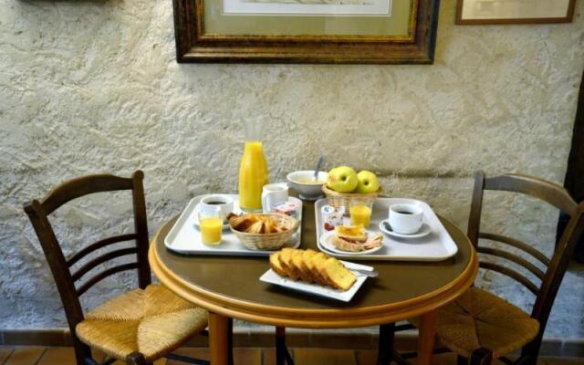 Logis Hostellerie Domaine De La Reynaude