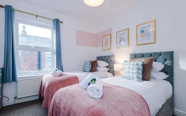 NEW Spacious Stylish Home City Centre Sleep 4