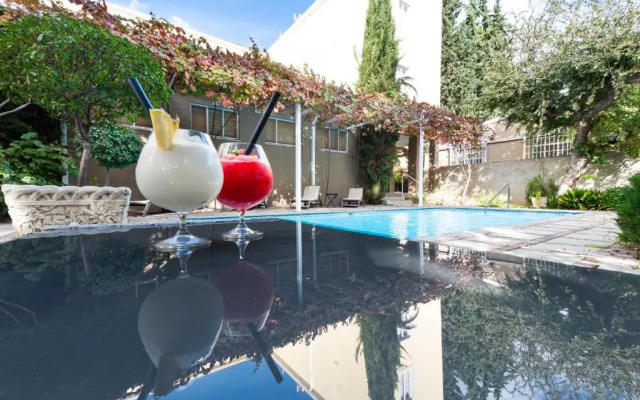 Queen’s Hotel by BON Hotels