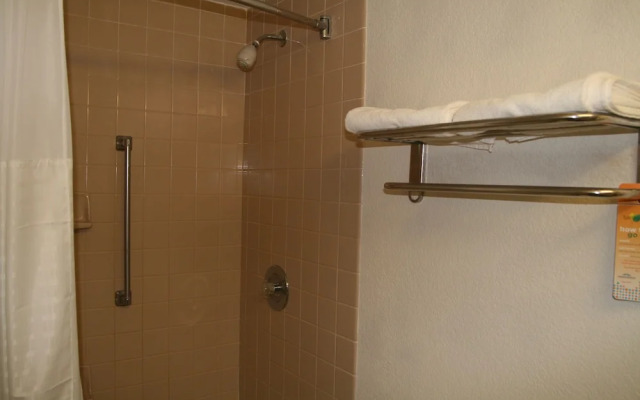 Howard Johnson by Wyndham Hattiesburg