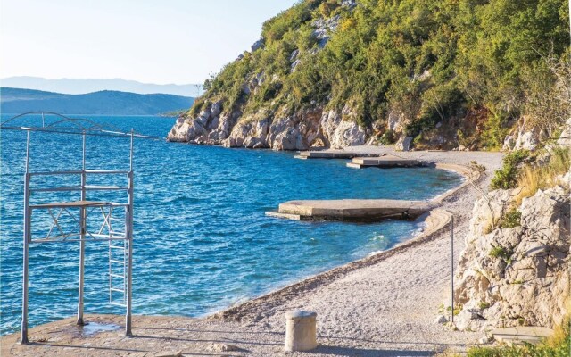 Nice Apartment in Dramalj With 1 Bedrooms and Wifi