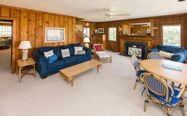 Harshaw Beach House 6 Bedroom Home by Redawning