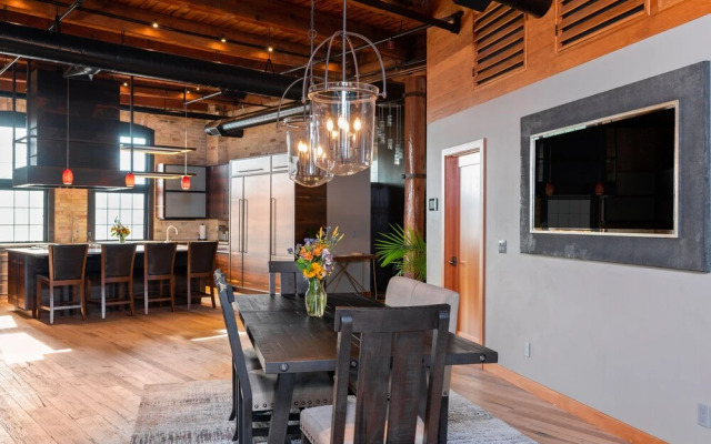 Exquisite 3BDR Penthouse in Downtown TC