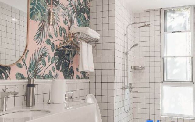 About 108 B & B (Haikou Meilan Airport store)