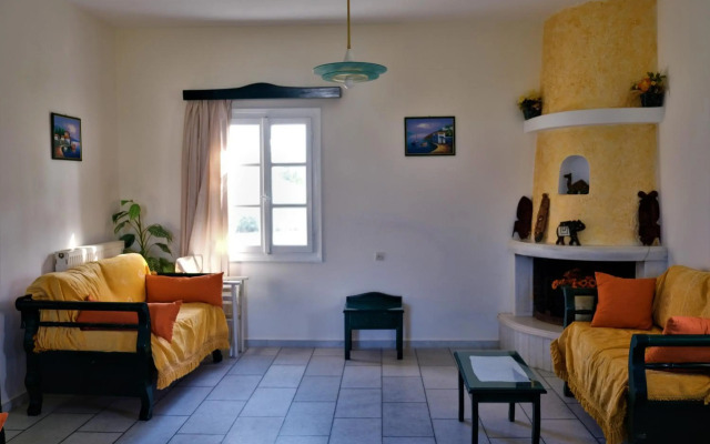 Studios Vrettos Beachfront Hotel