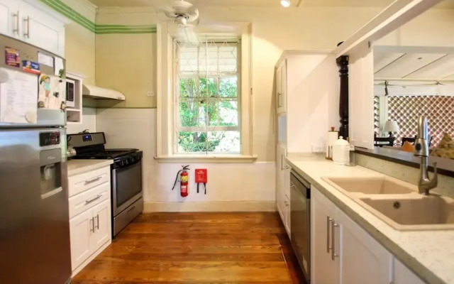 Beachfront Classic 3-bed House - Whitecaps by BSL Rentals