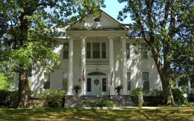 Magnolia Grove Bed And Breakfast