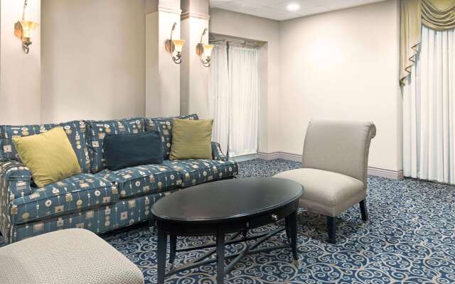 Howard Johnson by Wyndham Newburgh/West Point