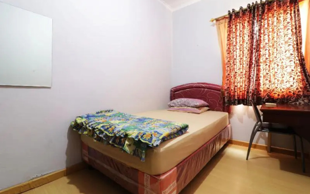 Rent House Center at Apartmen Mediterania by ZUZU