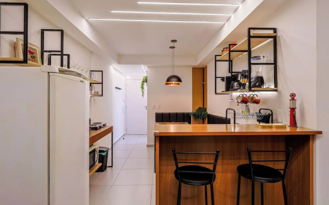 Studio Completo c Wi-fi e Varanda no Centro