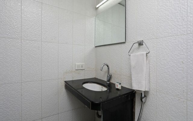 Hotel Everest Inn by OYO Rooms