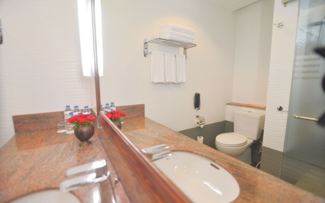 Ngwe Saung Yacht Club & Resort