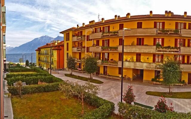 Campione Ora apartments by Gardadomusmea