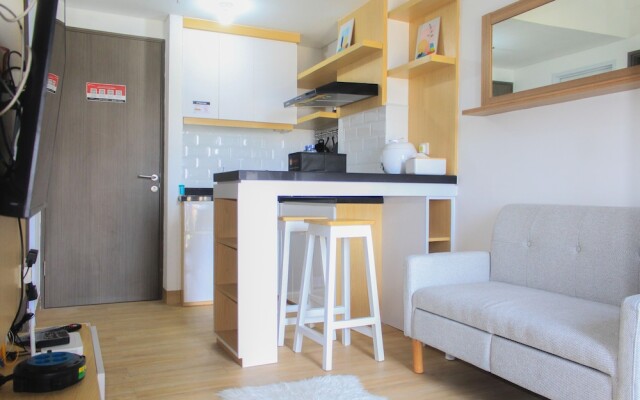 Comfortable 2BR at Emerald Bintaro Apartment