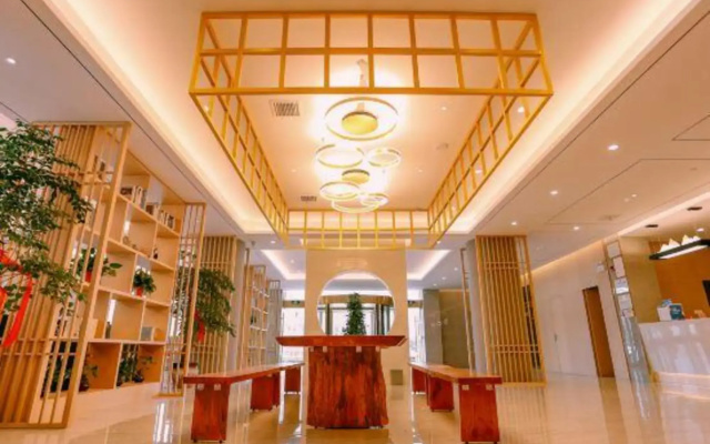 Qingmu Platinum Hotel (Ma'anshan Normal College Mengniu Industrial Park)