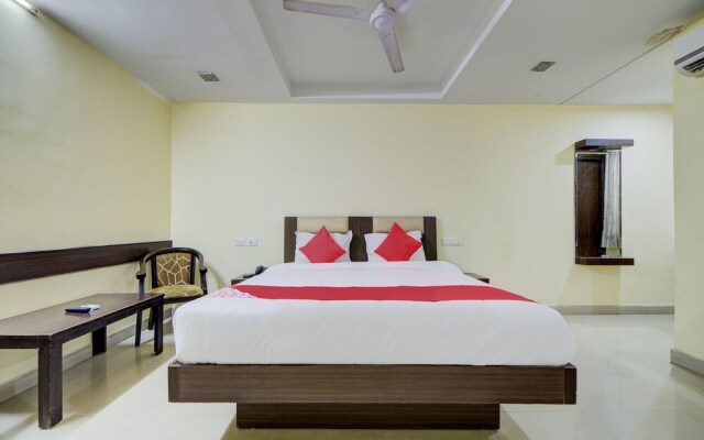 Pradha Grand By OYO Rooms