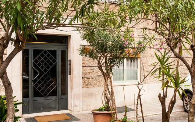 Vatican Museums Roomy Apartment