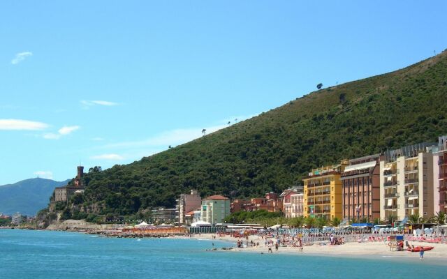 Tre Balconi Sul Mare Beach