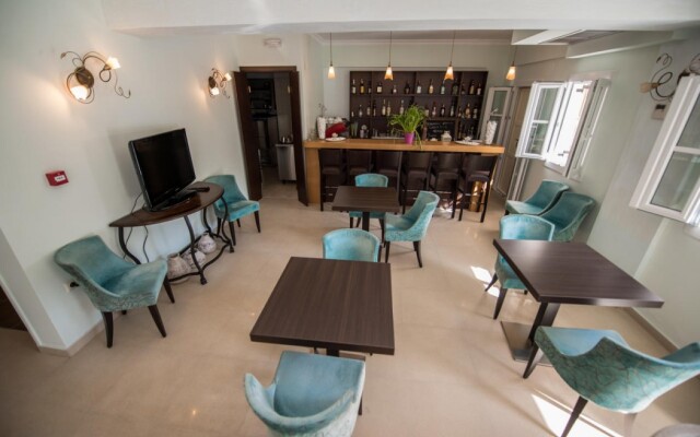 Ionis Hotel