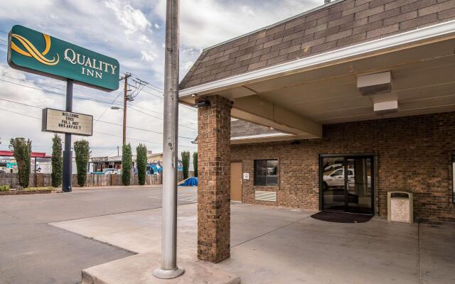 Quality Inn & Suites Near White Sands National Park