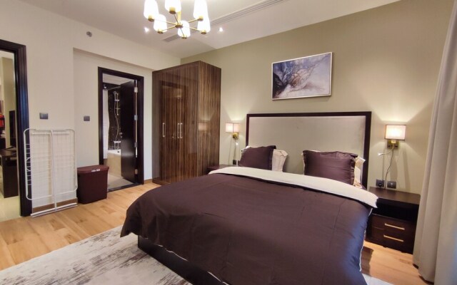 SuperHost - Downtown Apartment With Charming Park Views