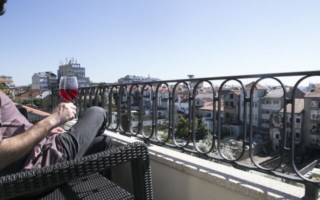 Charming Mezzanine Rooftop View