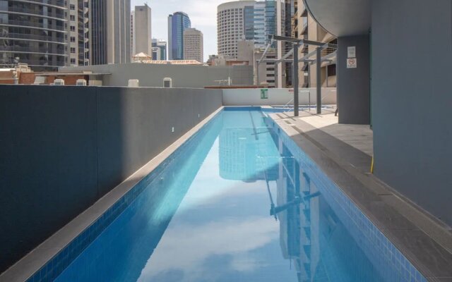 Amazing Brisbane CBD 2 Bedroom Apartment With River Views