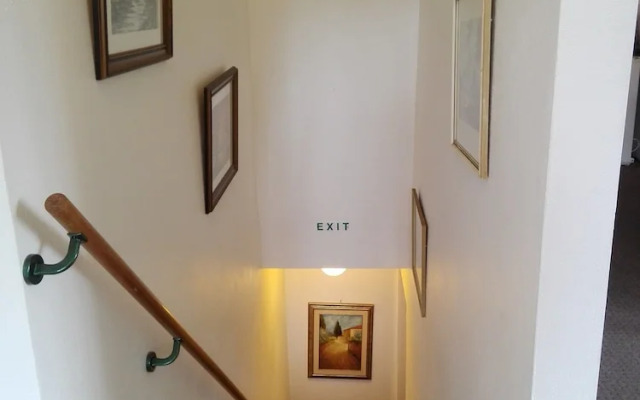 Purple Hen Country Lodge