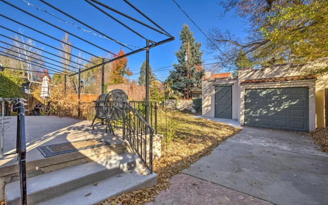 Yard & Grill: Centrally Located Denver Retreat!