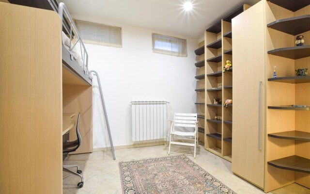 Stunning Apartment in Bari With 3 Bedrooms and Wifi