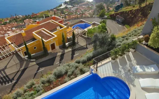 Stunning Villa With Private Heated Pool