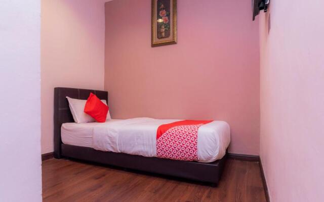 OYO 44026 98 Hotel