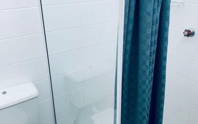 Caledonian Hotel Motel