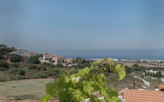 Phaedrus Living: Seaview Hilltop Maisonette