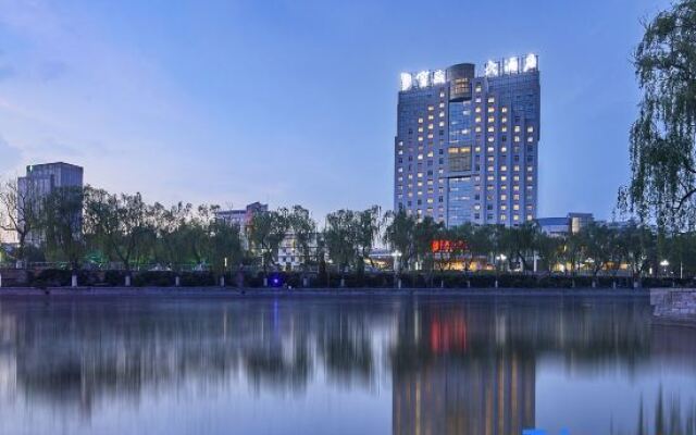 Feicheng Blossom Hotel