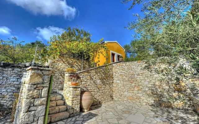 Agathi Cottage in Longos