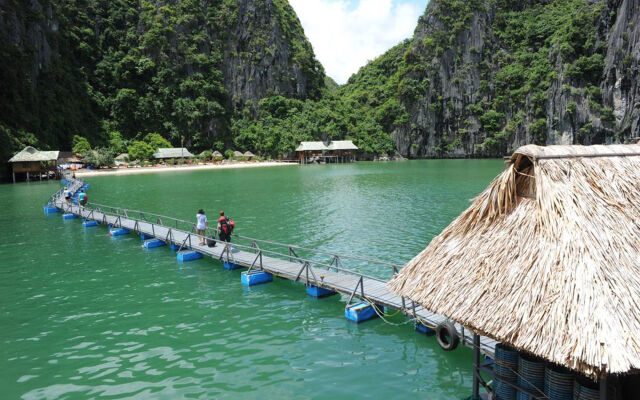 Cat Ba Sandy Beach Resort