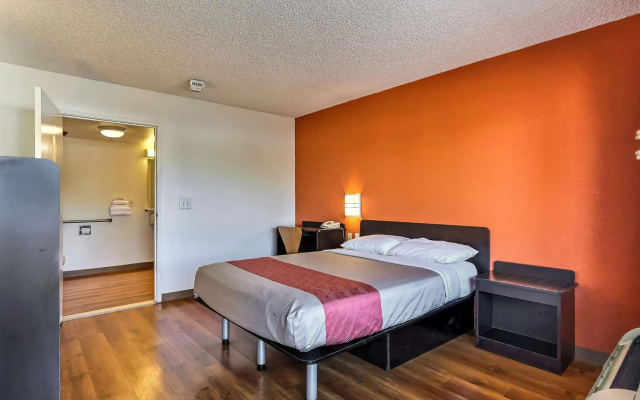 Motel 6 Oakland, CA - Embarcadero