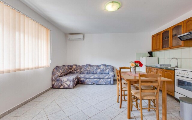 Beautiful Apartment in Marsici With Wifi and 1 Bedrooms