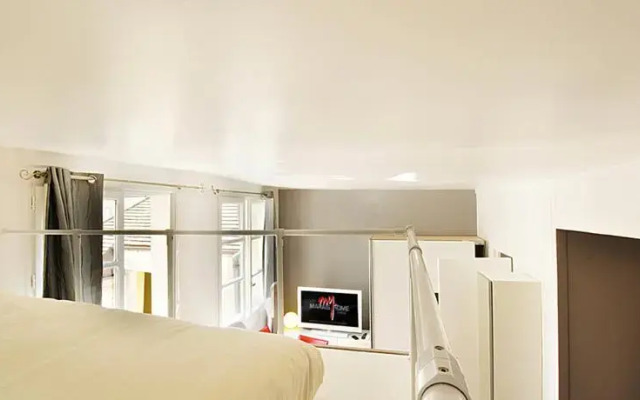 Amelie Flat