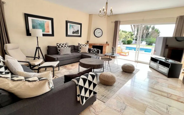 Beautiful Villa With Pool Scenic Views Sleeps 8