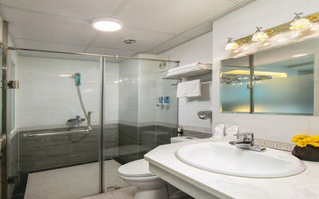 RedDoorz Plus Quang Chung Hotel