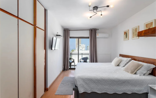 (902-B) Studio com Vista Mar e Comodidades