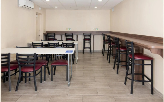 Red Roof Inn PLUS+ Miami Airport